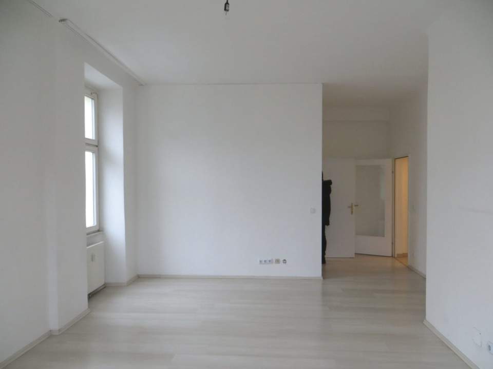 Befristet vermietete 2-Zimmer-Wohnung im sanierten Altbau.