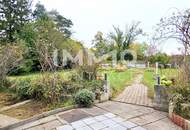 Großes Zweifamilienhaus, unterkellert auf teilbarem Grundstück und Entwicklungspotenzial in Ruhelage