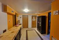 TRAUMHAFTER BUNGALOW FÜR ZWEI PERSONEN SAMT NEBENGEBÄUDE FÜR HOBBYRAUM, PARKÄHNLICHEM GARTEN MIT SCHWIMMTEICH ALS NATURPOOL DIREKT AN FELDER DER REGION ANGRENZEND