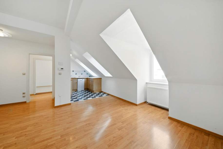 Helle 3-Zimmer-Dachgeschosswohnung in Zentrumslage von Hollabrunn mit Stellplatz!, Wohnung-kauf, 155.000,€, 2020 Hollabrunn