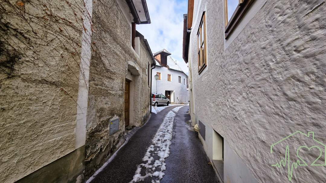 Sanierungsbedürftiges Stadt-/Winzerhaus mit großem Weinkeller in Weißenkirchen