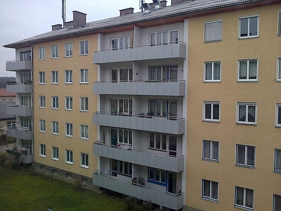 geräumige und unbefristete 2-Zimmer-Wohnung mit Balkon!