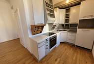Schöne 3,5-Zimmer-Altbauwohnung mit Balkon in der Heinrichstraße