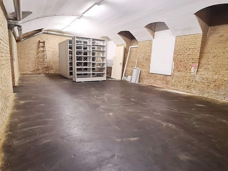 ESSLINGGASSE, BÖRSE-NÄHE, 85 m2 Lagerraum, Stromanschluss, Belüftung, Kellergeschoß ohne Aufzug