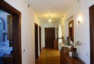 Modernisiertes Einfamilienhaus mit PV -Anlage und viel Platz!