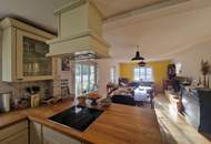 RARITÄT: HISTORISCHES WOHNJUWEL IN ATEMBERAUBENDER RUHELAGE MIT SCHÖNER AUSSICHT DIREKT AM WALDRAND IM NAHBEREICH VON WIEN UND KORNEUBURG