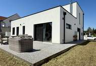 MODERN & SEHR HOCHWERTIG MIT DOPPELGARAGE U. 30 QM NEBENGEBÄUDE