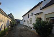 Streckhof in Moschendorf, 5 Zimmer, Wohnfläche 116 m², große Lagerflächen in den Nebengebäuden, 95.000 €