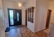 LIEBEVOLLER BUNGALOW MIT GEPFLEGTEM GARTEN IN TRAUMHAFTER RUHELAGE