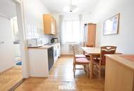 Voll möblierte Wohnung mit 3 Schlafzimmern, Küche und Parkplatz in zentraler Lage! WG tauglich!