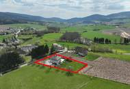 Neuwertiges Haus auf großem Baugrund in Randlage