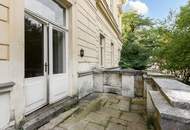 Herrschaftliche Wohnung in historischer Villa | über 440m² Garten & möglicher Infinity Pool | ca. 4,40 m Raumhöhe | sanierungsbedürftig | U-Bahnnähe