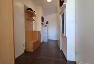 SENSATIONSPREIS! LICHTDURCHFLUTETE DACHGESCHOSSWOHNUNG MIT TERRASSE, TIEFGARAGENPLATZ &amp; PERFEKTEM GRUNDRISS – NUR 400 METER BIS WIEN!