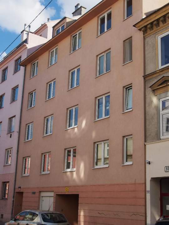 Stapelparkplatz Nähe Mannerfabrik!