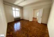 Großzügige 4-Zimmer-Altbauwohnung mit Balkon, Fischgrätparkett & Entwicklungspotenzial nahe Taubstummengasse