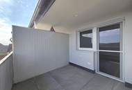 Helle Mietwohnung im 1.OG in absoluter Ruhelage mit Freisicht samt Ostbalkon, Loggia, Carport mit Abstellraum und ein Parkplatz.