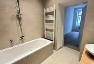 Sanierter Altbau: Charmante 2-Zimmer-Wohnung mit separater Küche