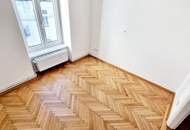 Neuer Preis! BESTLAGE hinter der Karlskirche! Prunkvolles und prestigträchtiges Altbauhaus! WG geeignete Mietwohnung im letzten Liftstock + Beste Infrastruktur und Anbindung!