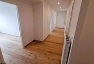Kernsanierte, helle Dreizimmerwohnung mit großer Loggia und großem Keller!