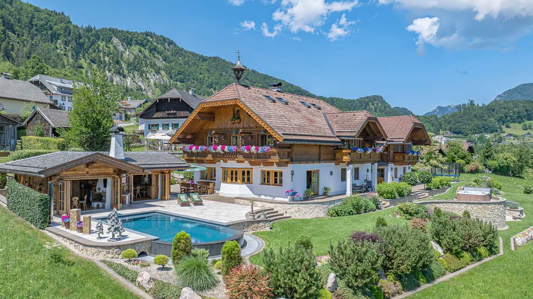 Einzigartige Landhausvilla mit Pool und unverbaubarem Seeblick