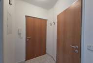 Sehr gepflegte Erdgeschoss- Hochparterre Wohnung mit großem Südbalkon und eigener Garage