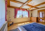 Großzügiges Wohnhaus am Dorfrand mit Nebengebäude