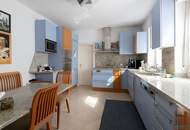 RESIDIEREN BEIM ROTEN BERG II GARAGE II SAUNA II NEUE PV-ANLAGE II 6 ZIMMER II 4 BÄDER II 54m² WOHNZIMMER MIT KAMIN II 2 TERRASSEN II BALKON II GARTEN II GROSSER KELLER