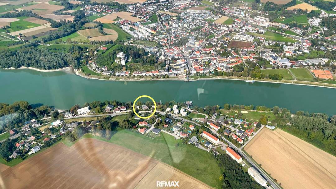 Exklusives Baugrundstück an der Donau mit fertigem Einfamilienhaus-Projekt