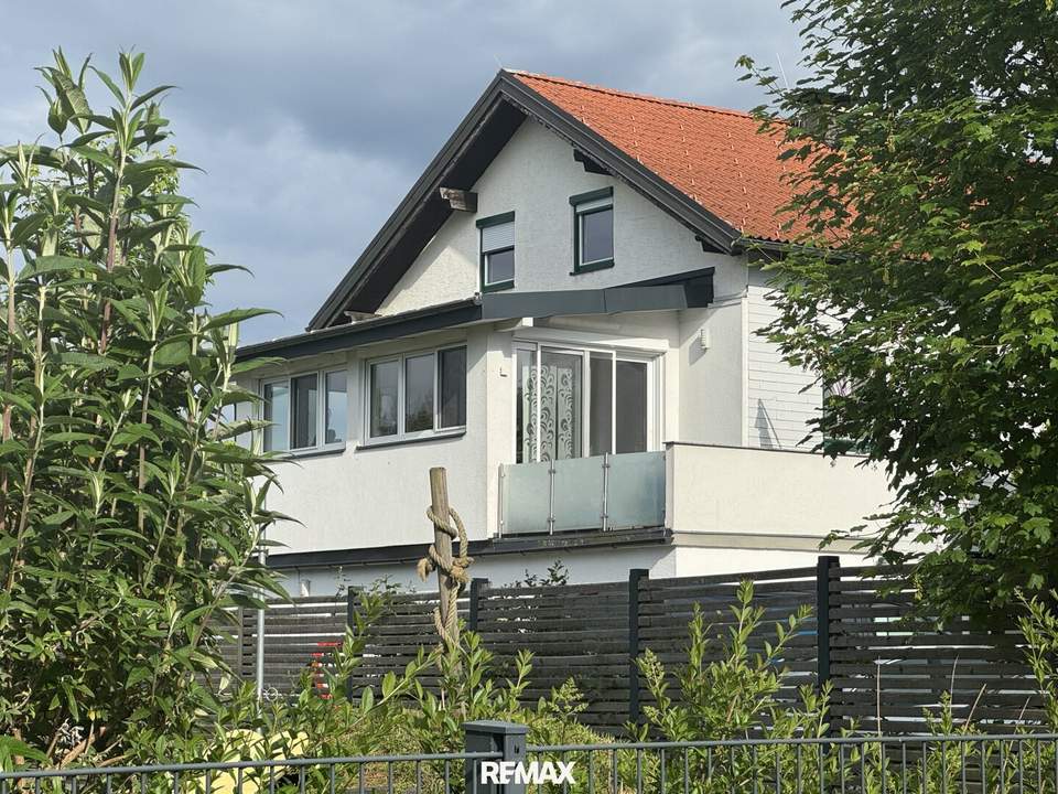 Großzügige 4-Zi-Wohnung mit Eigengarten in Laakirchen!