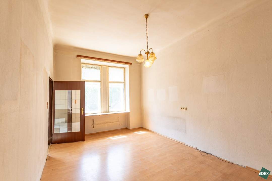 Sanierungsbedürftige Altbau-Wohnung in Gründerzeithaus nähe U3