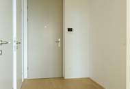 Erstbezug - Sonnige 2-Zimmer Wohnung mit Roof-Top-Pool und Blick über Skyline von Wien!