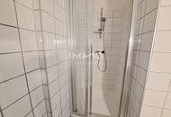 Dachgeschoßwohnung im Altbau: Erstbezug nach Sanierung mit Balkon und Einbauküche!