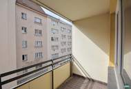 Stadtnah wohnen, individuell gestalten: 3-Zimmer-Sanierungsobjekt mit Südloggia