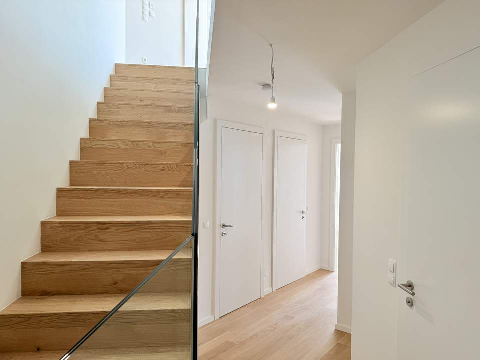 Eleganz trifft Lage – Neubau-Dachgeschosswohnung in Toplage