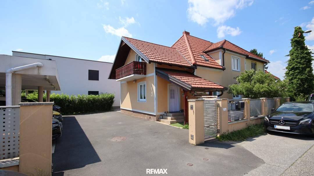 Wohnkomfort in Sackgassenlage: Doppelhaushälfte mit 2 Wohneinheiten, Garten, Terrasse &amp; Balkon