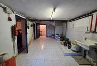 Haus mit zwei Wohneinheiten und Gartenidylle