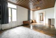 Herrschaftliches Haus in ruhiger Lage | Gartenwohnung mit ca. 4,40m Raumhöhe | sanierungsbedürftig | Parkplatz | U-Bahnnähe