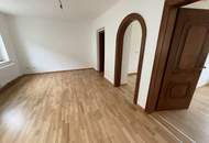 Wohnen mit Charme! Ruhige 3-Zimmer-Erdgeschosswohnung in Steyr-Münichholz mit Grünblick, hellem Wohnbereich &amp; stilvollem Ambiente – perfekt für alle, die das Besondere lieben!