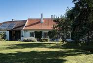 "Zauberhafter Dreikanthof mit großem Gartenparadies bei Tulln"