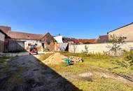 Ehemaliges Bauernhaus mit Nebengebäuden