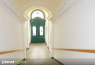 Sanierungsbedürftige Balkonwohnung im Botschaftsviertel