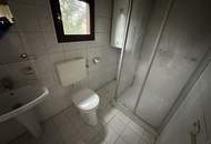 2 stark renovierungsbedürftige Häuser auf einem Grundstück mit schöner Fernsicht zu verkaufen