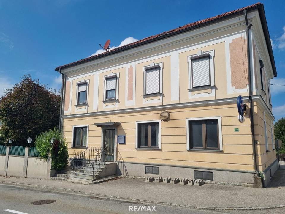 Geräumiges Haus mit großer Wohnung und Gastlokal