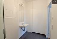 / 2 ZIMMER / U-BAHN NÄHE / BALKON / DACHGESCHOSS / MODERNE AUSSTATTUNG / VERFÜGBAR AB 1.03.2026