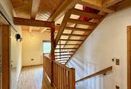 "Charmantes Einfamilienhaus mit Terrasse, Garage und zusätzlichem Grundstück"