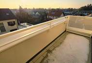 3 Zimmer. 3 Terrassen. Ein Zuhause! Genial - Lebens(t)raum Erfüller im Grünen - Klimaaktiv Bronze! Ab ins Dachgeschoss / Viel Lebensqualität! Wärmepumpe und Solaranlage + Naturnahe Gewässer ums Eck!