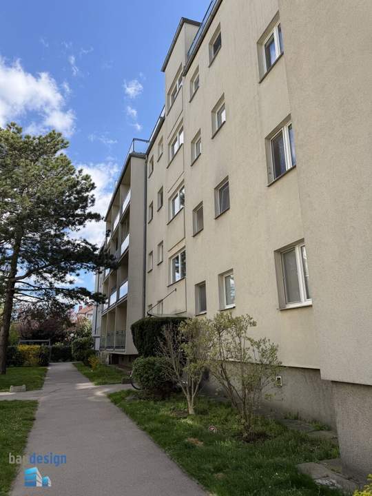 Korneuburg ! Schöne geräumige 2-Zi Wohnung mit Loggia Nähe Zentrum und Bahnhof in gepflegter Wohnhausanlage !