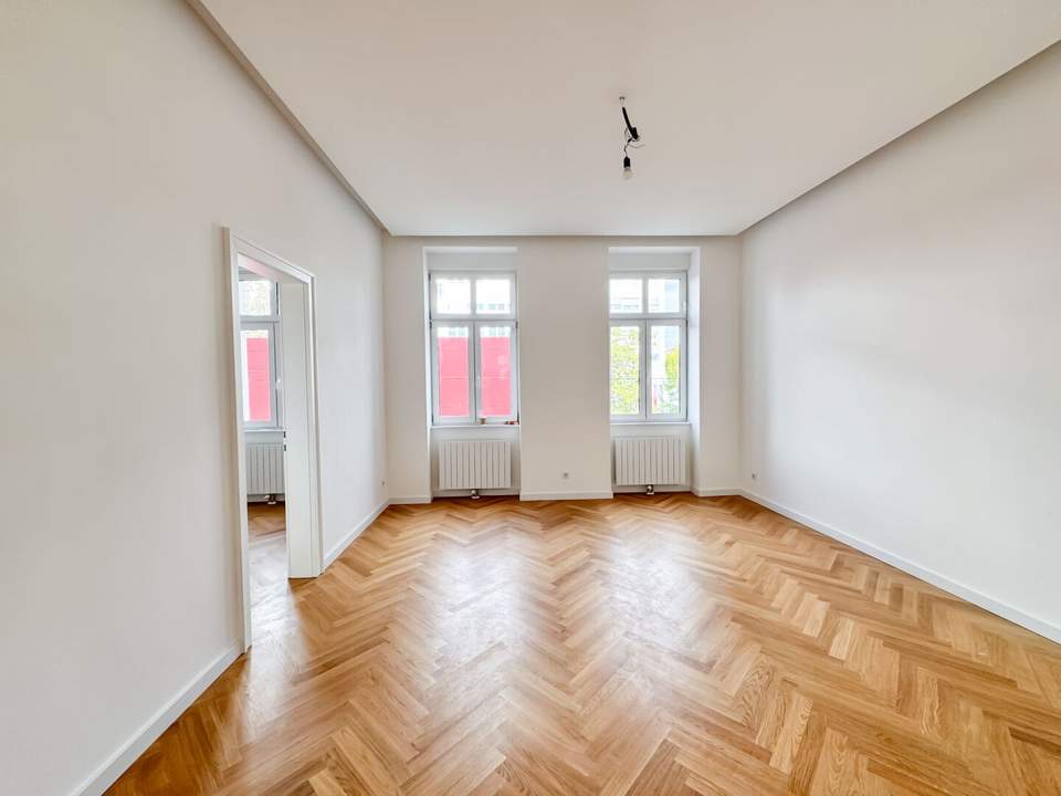 ERSTBEZUG nach Sanierung, 56,10 m2 große Zwei- Zimmer Eigentumswohnung im ALTBAU! Optional mit hofseitigen BALKON!