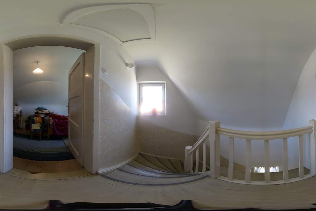 Sanierungsbedürftiges Haus mit großem Grundstück und Nebengebäude in ländlicher Umgebung