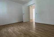 Gemütliche 3- Zimmer Wohnung im Erdgeschoss bietet ein ideales Zuhause für kleine Familien oder Paare - inmitten einer grünen Umgebung ohne auf beste Infrastruktur verzichten zu müssen! Erstbezug nach Sanierung!